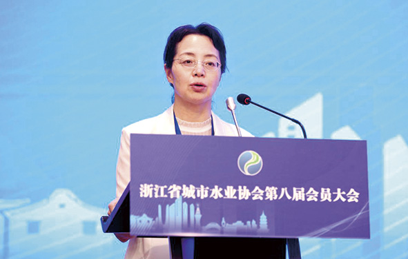 1-浙江水协会长朱奚冰在第八届会员大会上致辞.jpg