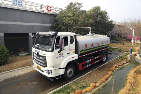 1-石家庄    配水车加水1.JPG