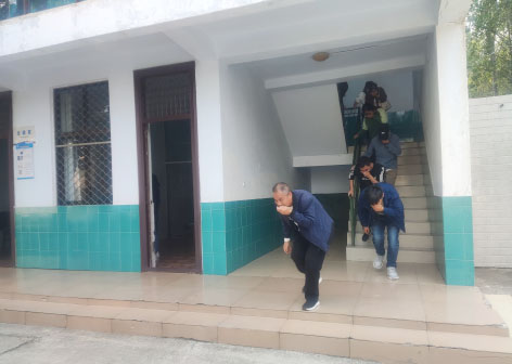 3-边  许昌-疏散现场.jpg