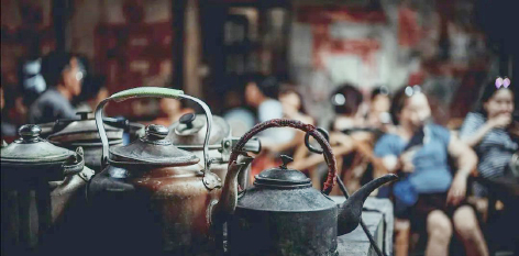 3-边  执念于喝热水.jpg